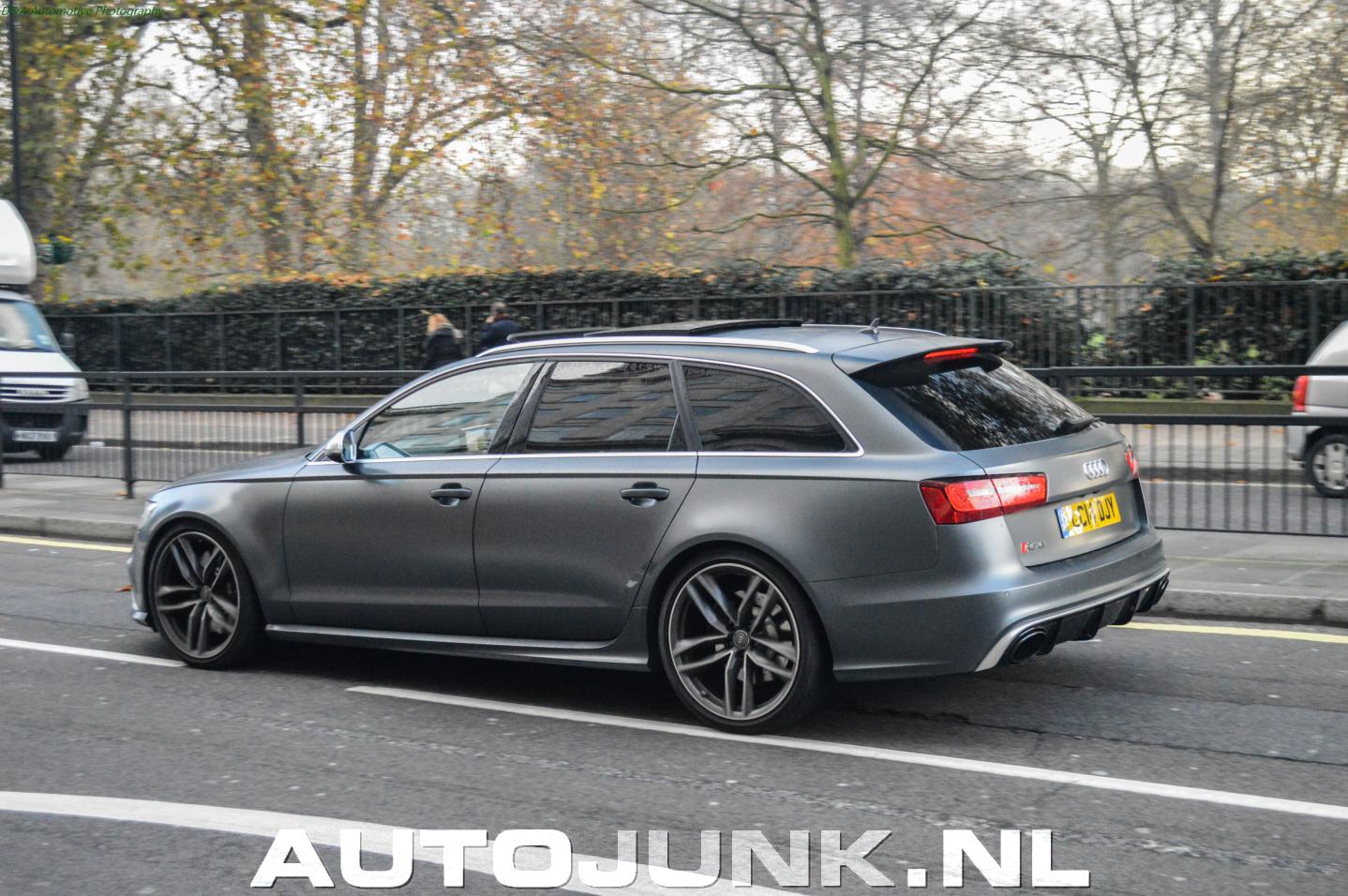 matte zwarte Audi RS6 Avant C7 in London foto